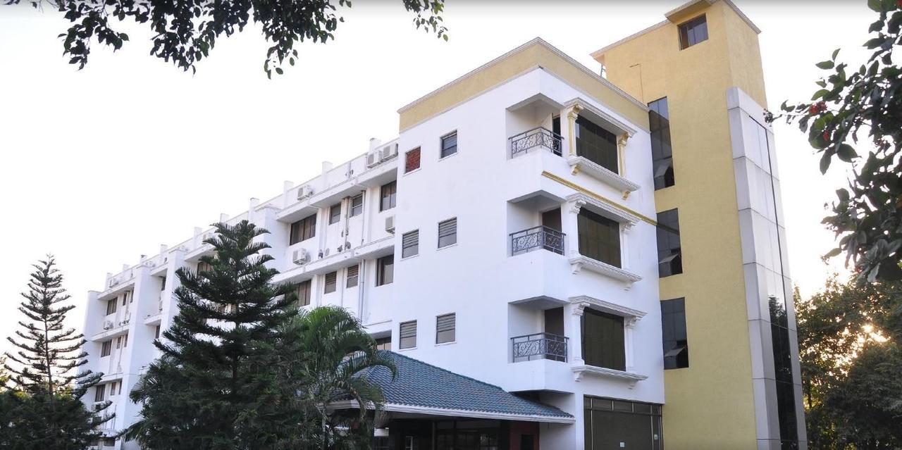Gayathri Hotels Tiruppur Exterior foto